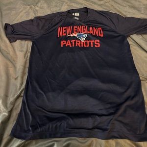 New England patriots lightweight shorts leave shirt size large